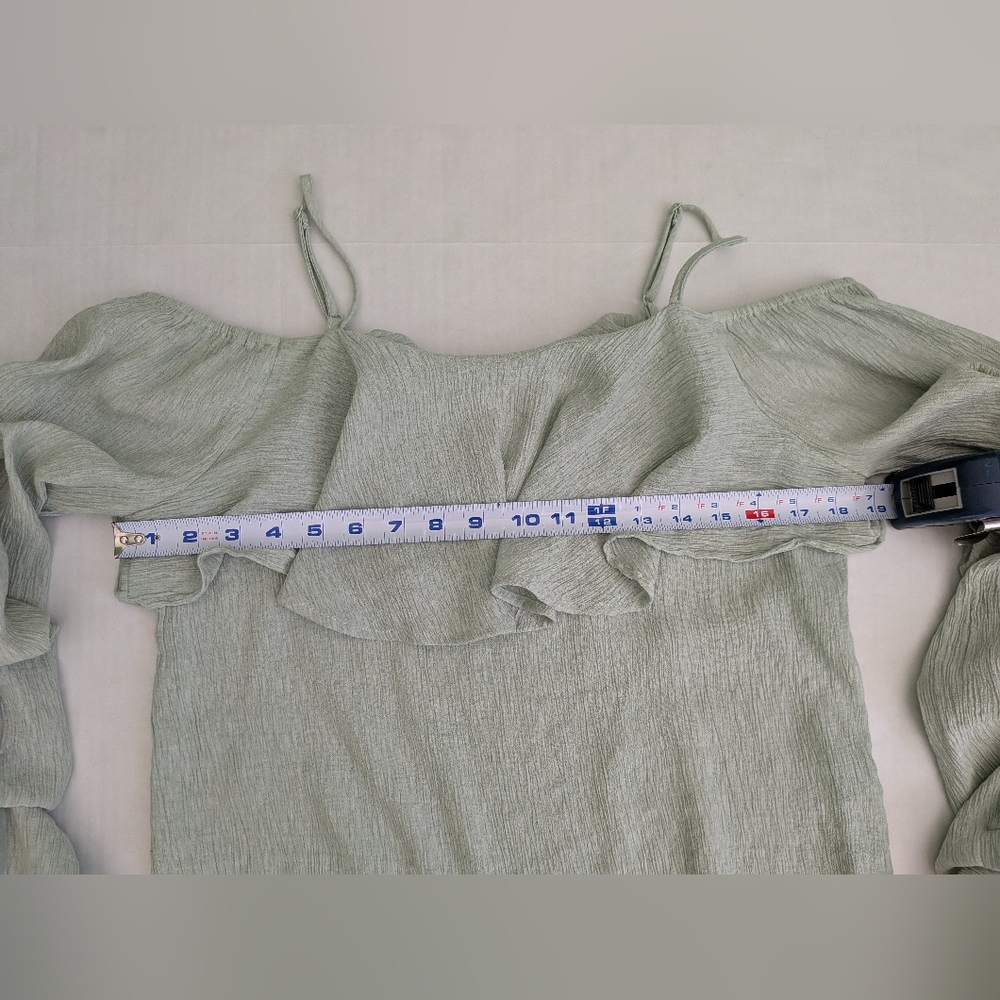 Doe & Rae Cold Shoulder Ruffled Shirt Medium - Picture 5 of 10